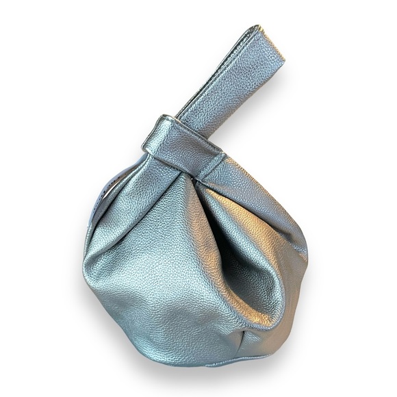 NWT The Drop The Drop Women's Avalon Small Tote Bag Color Metallic Silver - Picture 9 of 13